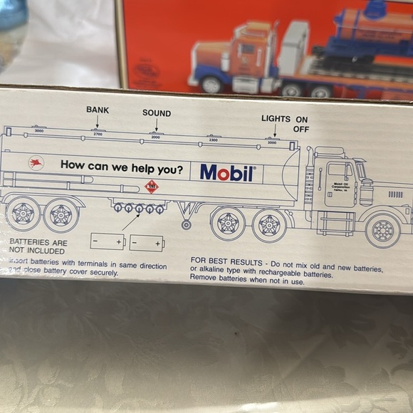 Limited edition, 1999 3rd Series Mobil Toy Tanker Truck - Silver. Mint c… - Picture 5 of 5